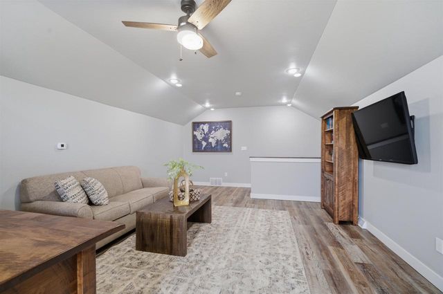 594 PRAIRIE GARDENS LANE, Pulaski, WI 54162