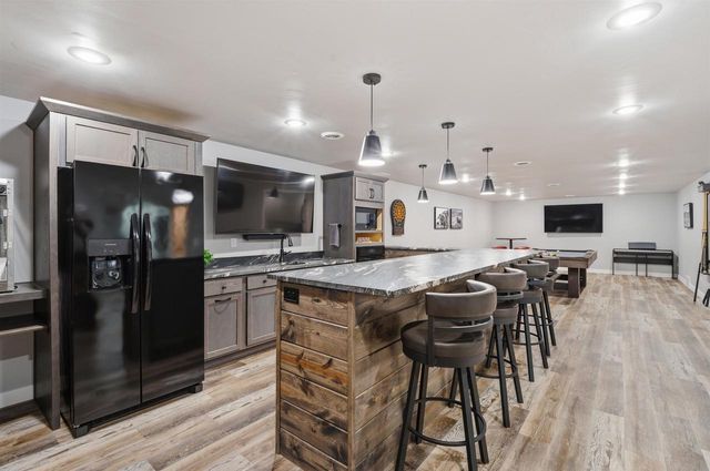 594 PRAIRIE GARDENS LANE, Pulaski, WI 54162
