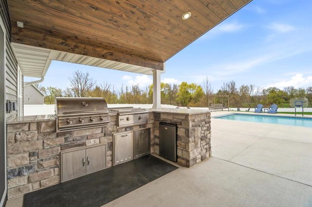 594 PRAIRIE GARDENS LANE, Pulaski, WI 54162
