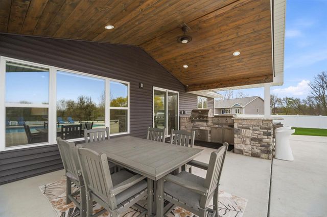 594 PRAIRIE GARDENS LANE, Pulaski, WI 54162
