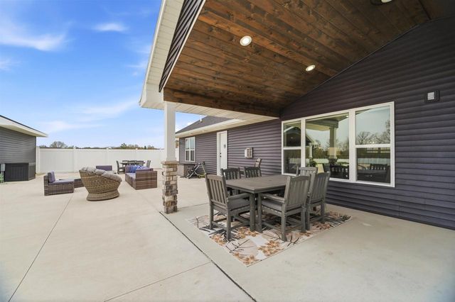 594 PRAIRIE GARDENS LANE, Pulaski, WI 54162
