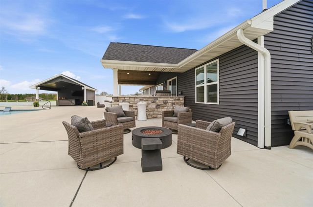 594 PRAIRIE GARDENS LANE, Pulaski, WI 54162