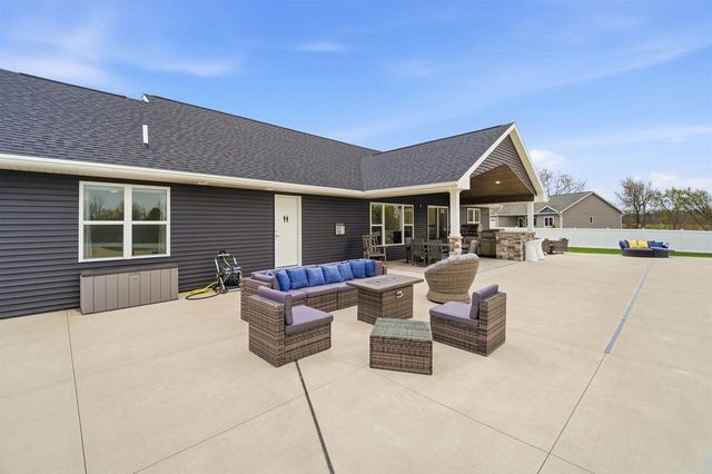 594 PRAIRIE GARDENS LANE, Pulaski, WI 54162