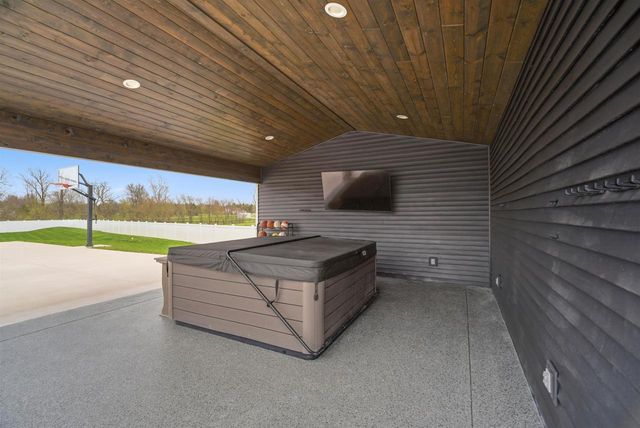 594 PRAIRIE GARDENS LANE, Pulaski, WI 54162