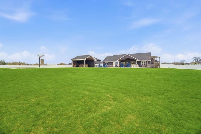 594 PRAIRIE GARDENS LANE, Pulaski, WI 54162