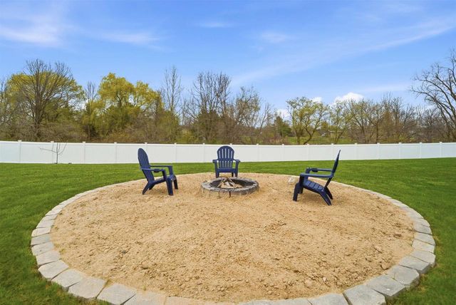 594 PRAIRIE GARDENS LANE, Pulaski, WI 54162