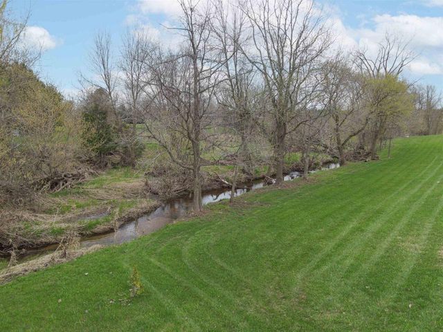 594 PRAIRIE GARDENS LANE, Pulaski, WI 54162
