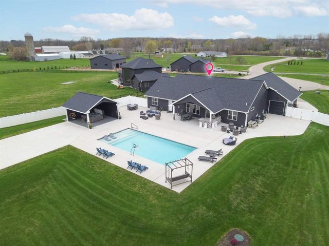 594 PRAIRIE GARDENS LANE, Pulaski, WI 54162