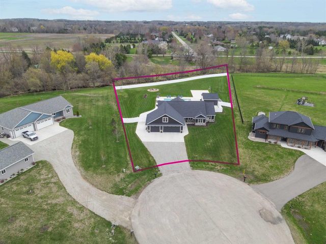 594 PRAIRIE GARDENS LANE, Pulaski, WI 54162