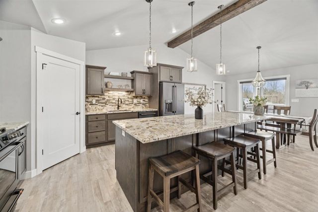 594 PRAIRIE GARDENS LANE, Pulaski, WI 54162