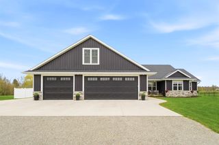 594 PRAIRIE GARDENS LANE, Pulaski, WI 54162
