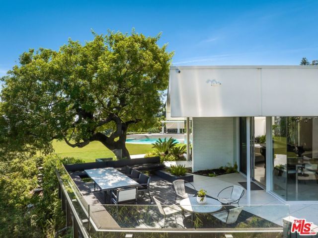 1012 Wallace, Beverly Hills, CA 90210