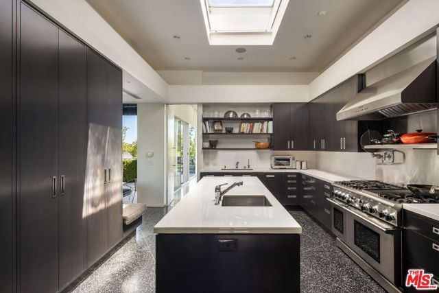 1012 Wallace, Beverly Hills, CA 90210