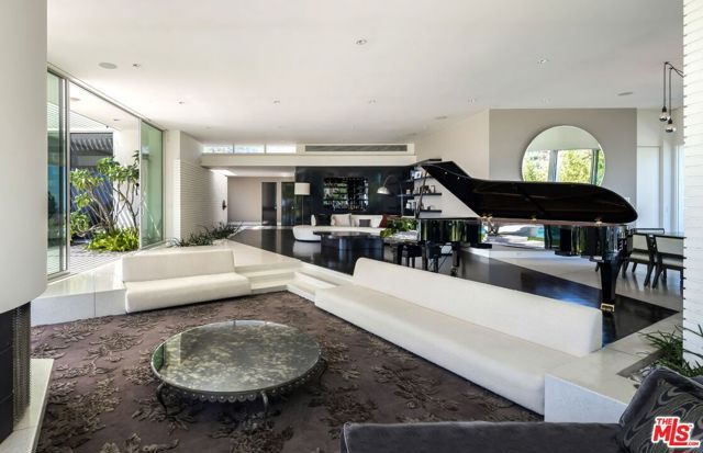 1012 Wallace, Beverly Hills, CA 90210