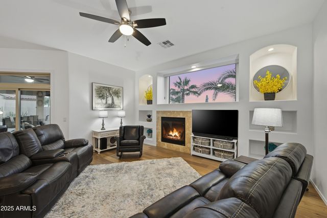 9747 E GREENWAY Street, Mesa, AZ 85207