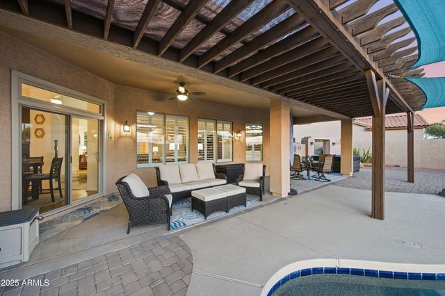 9747 E GREENWAY Street, Mesa, AZ 85207