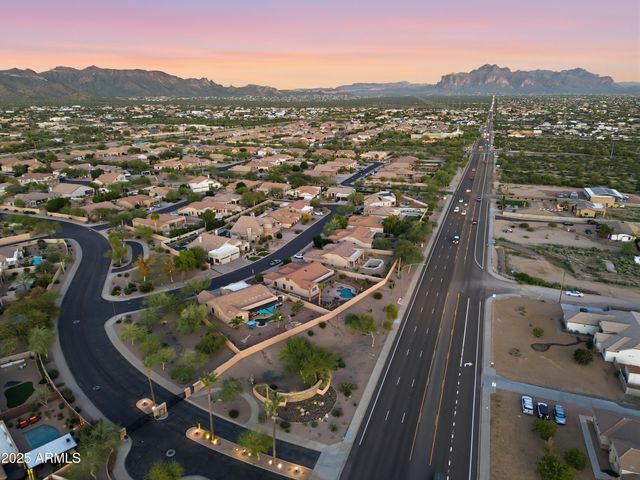 9747 E GREENWAY Street, Mesa, AZ 85207