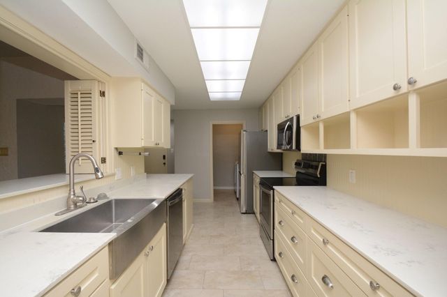 425 E Fair Harbor Lane, Houston, TX 77079