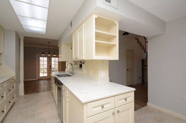 425 E Fair Harbor Lane, Houston, TX 77079