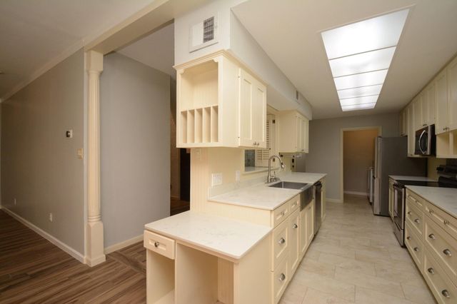 425 E Fair Harbor Lane, Houston, TX 77079