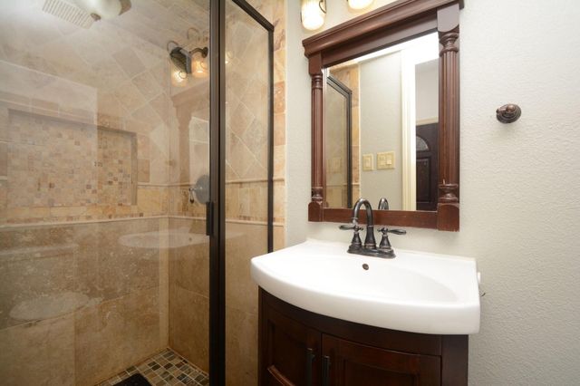 425 E Fair Harbor Lane, Houston, TX 77079