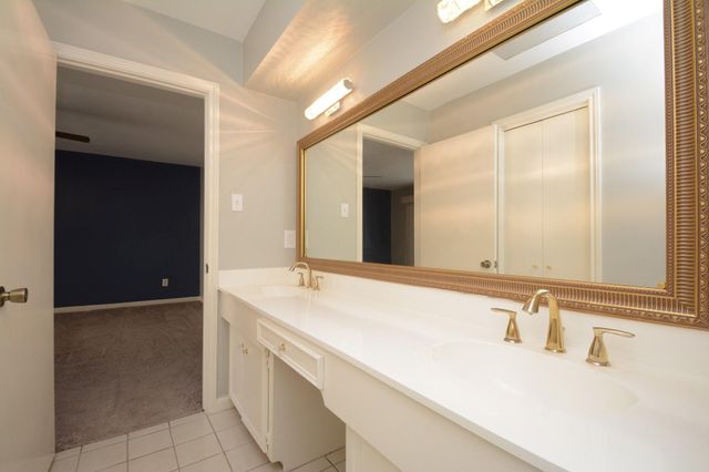 425 E Fair Harbor Lane, Houston, TX 77079