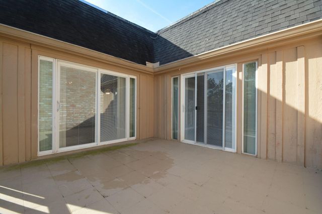 425 E Fair Harbor Lane, Houston, TX 77079