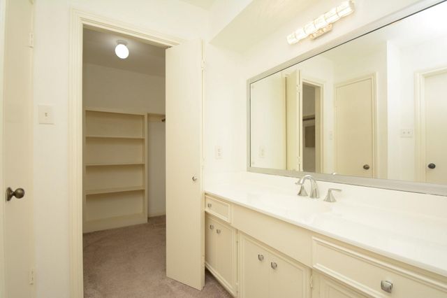 425 E Fair Harbor Lane, Houston, TX 77079