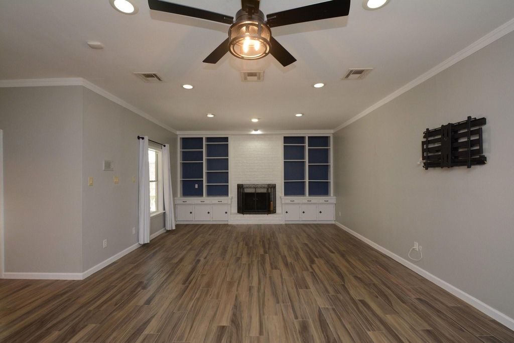 425 E Fair Harbor Lane, Houston, TX 77079