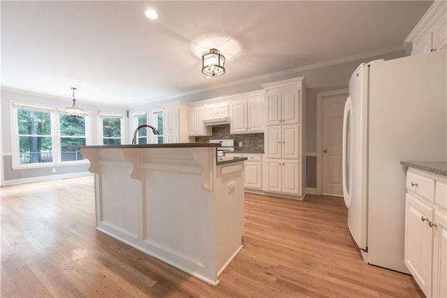 1073 Towne Lake Hills E, Woodstock, GA 30189