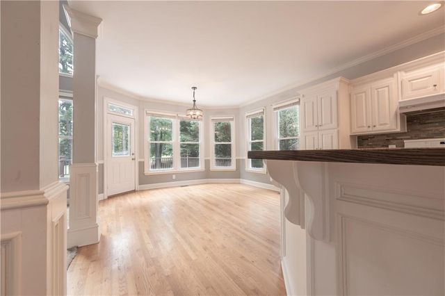 1073 Towne Lake Hills E, Woodstock, GA 30189