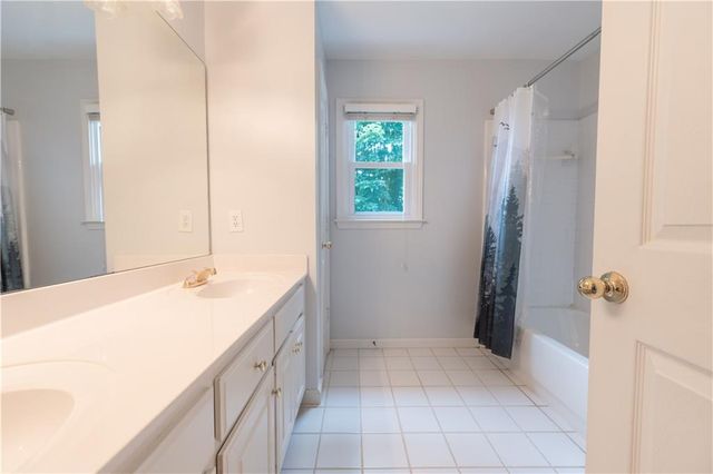 1073 Towne Lake Hills E, Woodstock, GA 30189