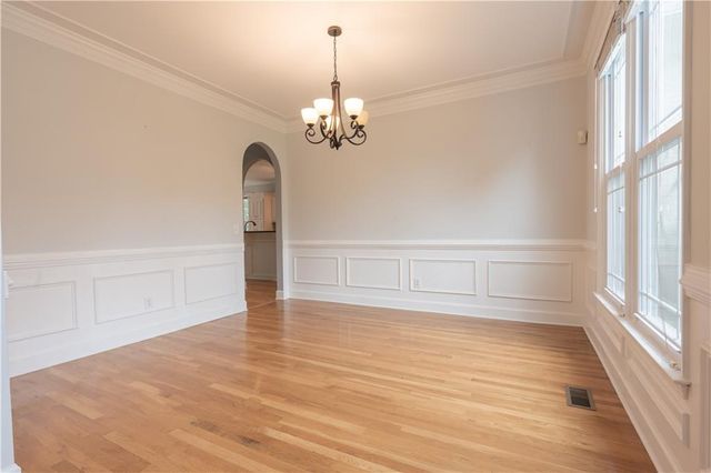 1073 Towne Lake Hills E, Woodstock, GA 30189