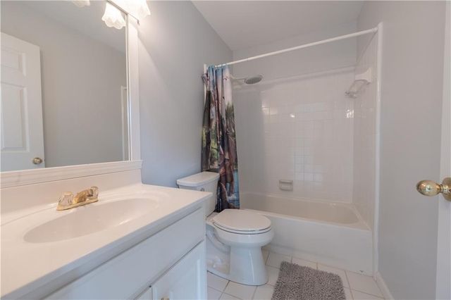 1073 Towne Lake Hills E, Woodstock, GA 30189