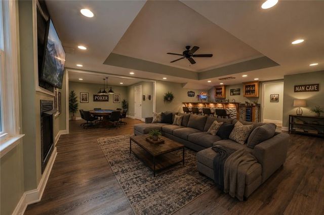 1073 Towne Lake Hills E, Woodstock, GA 30189