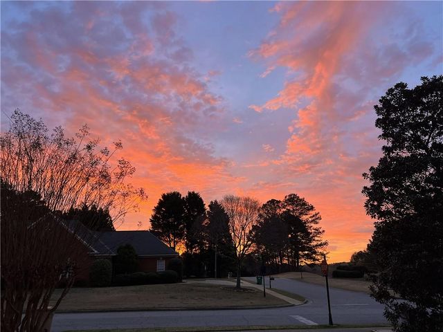 1073 Towne Lake Hills E, Woodstock, GA 30189