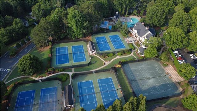 1073 Towne Lake Hills E, Woodstock, GA 30189