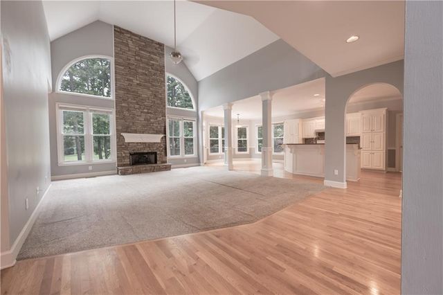 1073 Towne Lake Hills E, Woodstock, GA 30189