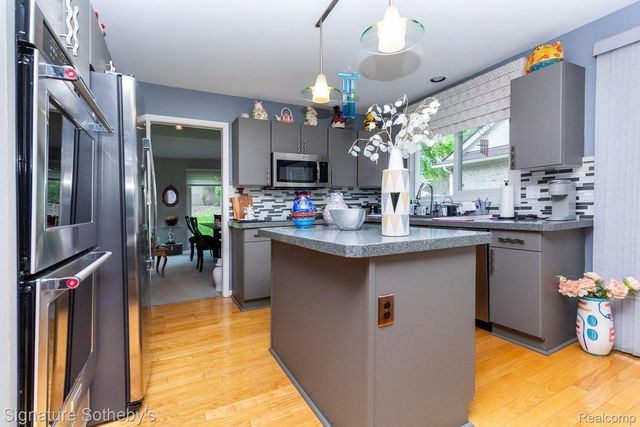 5396 Fairway Court, West Bloomfield Charter Township, MI 48323