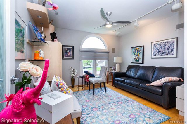 5396 Fairway Court, West Bloomfield Charter Township, MI 48323