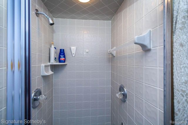 5396 Fairway Court, West Bloomfield Charter Township, MI 48323