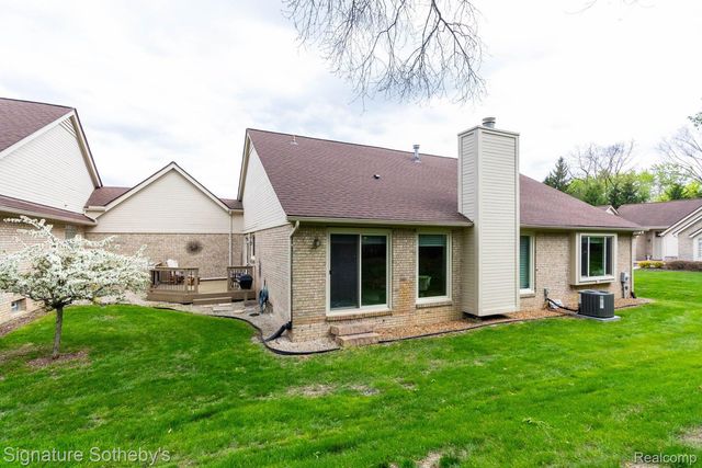 5396 Fairway Court, West Bloomfield Charter Township, MI 48323