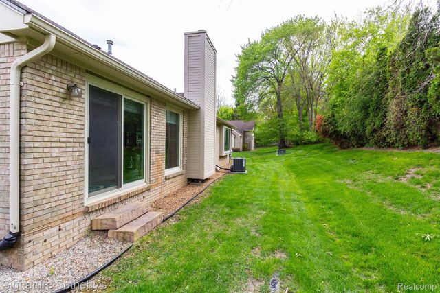 5396 Fairway Court, West Bloomfield Charter Township, MI 48323