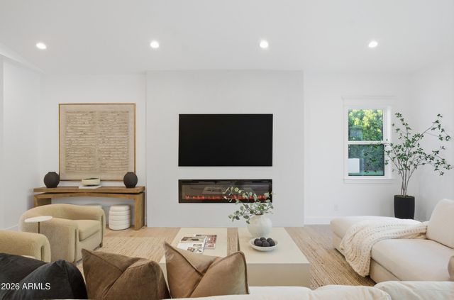 4825 N 70TH Street, Scottsdale, AZ 85251