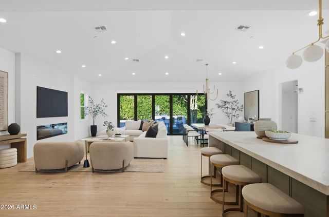 4825 N 70TH Street, Scottsdale, AZ 85251