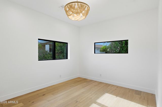 4825 N 70TH Street, Scottsdale, AZ 85251