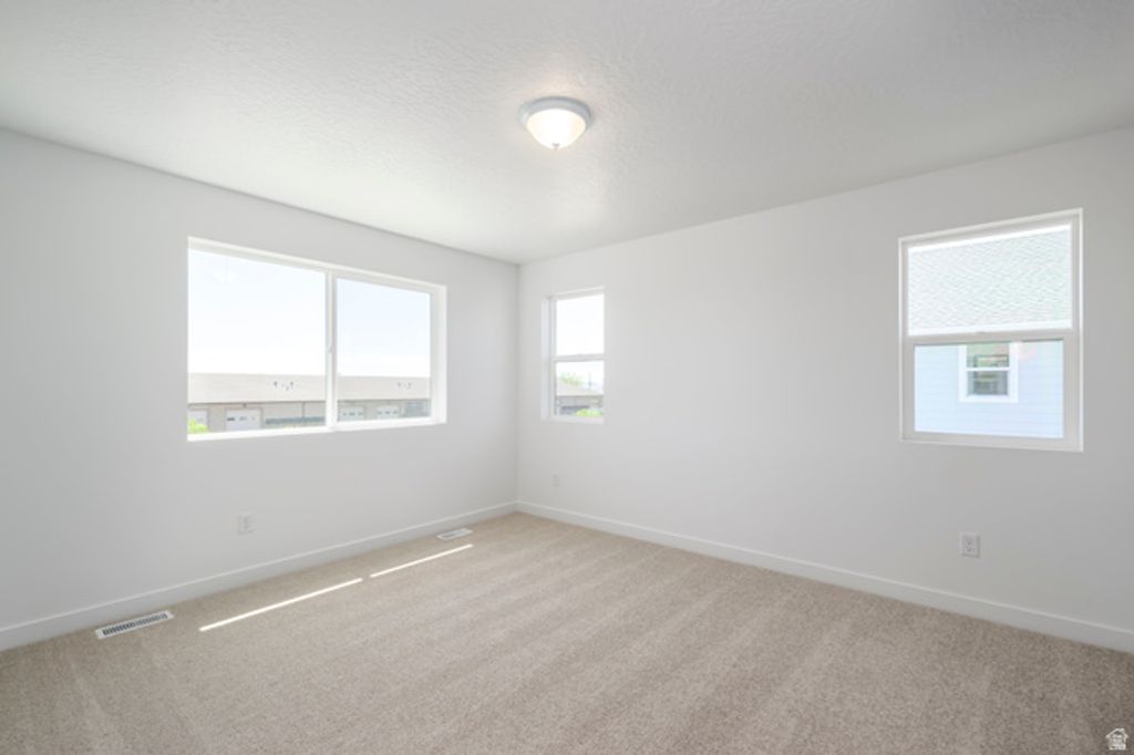 Image 11 of property listing at 914 W 1600 S #135, Clearfield, UT 84015