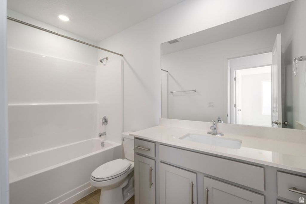 Image 13 of property listing at 914 W 1600 S #135, Clearfield, UT 84015
