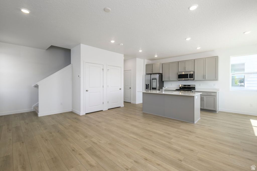 Image 3 of property listing at 914 W 1600 S #135, Clearfield, UT 84015