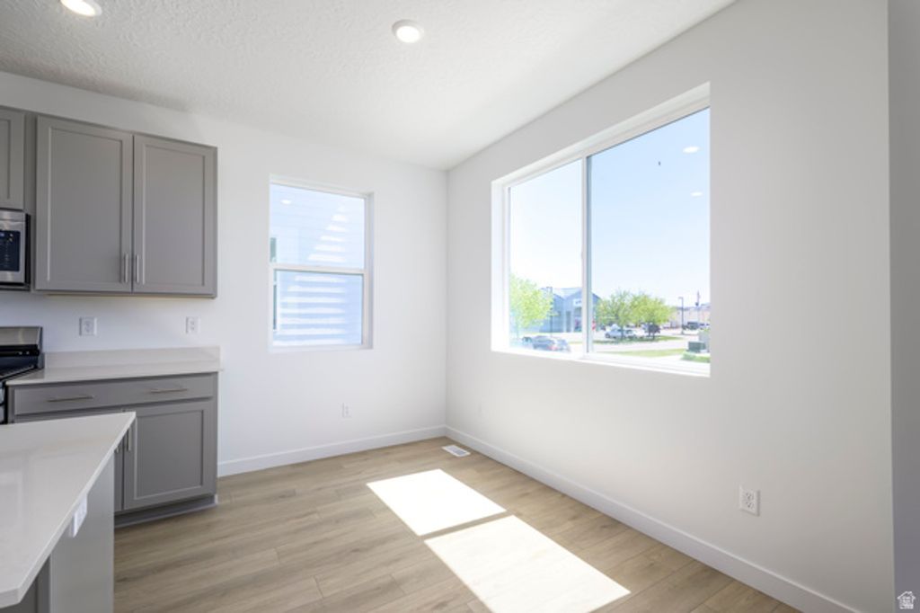Image 6 of property listing at 914 W 1600 S #135, Clearfield, UT 84015